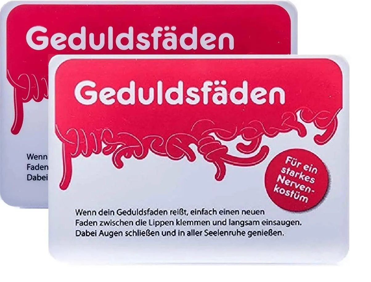 Geduldsfäden, Fruchtgummischnüre mit Erdbeergeschmack aus der Schiebeschachtel, 2er Pack (48g), von Liebeskummerpillen