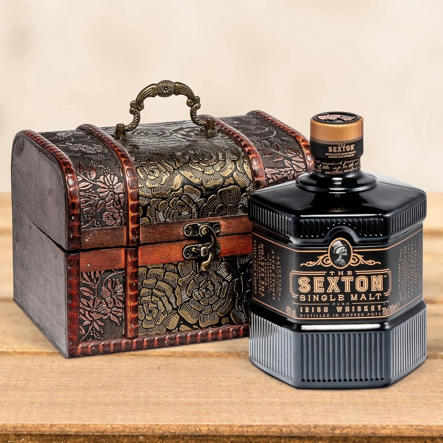 Prime Presents Whisky Geschenk The Sexton Irish Single Malt Whisky (0,7 l) in Antik-Style Holzkiste