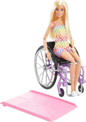 Barbie Fashionista-Puppe, Rollstuhl mit blonden Haaren und Regenbogen-Jumpsuit, Rollstuhl und Rampe, Puppe inklusive, Geschenk für Kinder, Spielzeug ab 3 Jahre,HJT13