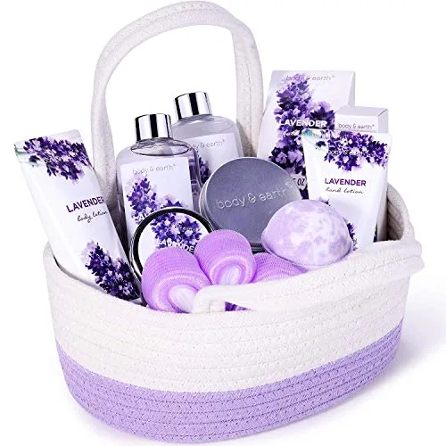 BODY & EARTH Geschenkset für Frauen - 11 tlg. Badeset Geschenke mit Lavendel Duft Produkte, Geschenkkorb Wellness Set für Frauen, Mama, Freundin, Mädchen zum Geburtstag Valentinstag Muttertag