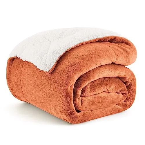 BEDSURE Kuscheldecke - Warm Sherpa Wolldecke & Sofadecke, Flauschig Sofaüberwurf Decke, Dicke Couchdecke, Fleecedecke, Flauschige Wohndecke für Couch, Orange, 130x150 cm